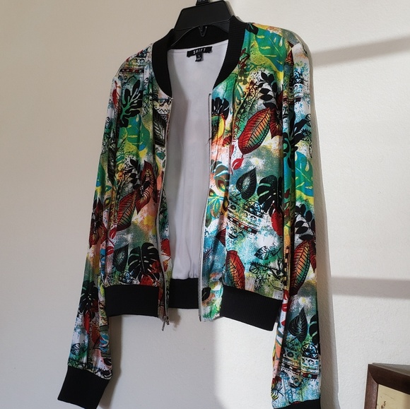 Cropped jacket. - Picture 2 of 5